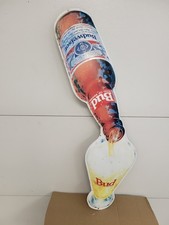 Placa de cerveja vintage Budweiser metal garrafa broto derramando em vidro 34x12” comprar usado Placa de cerveja vintage Budweiser metal garrafa broto derramando em vidro 34x12” comprar usado  Enviando para Brazil