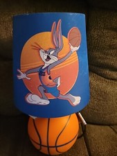 Abajur de mesa infantil Space Jam A New Legacy Tune Squad basquete comprar usado  Enviando para Brazil