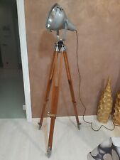 Lampada industriale treppiedi usato  Volturara Irpina