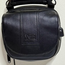 Case Logic CD Player Case - Synthetic Leather, Headphone Adapter comprar usado  Enviando para Brazil