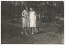 Snapshot two women d'occasion  Expédié en Belgium