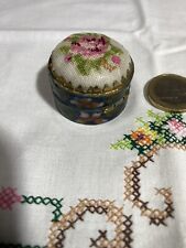 Porta pillole ricamato usato  Crema
