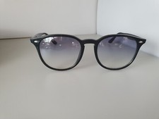 Occhiali sole unisex usato  Aversa