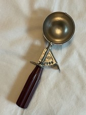 Colher de sorvete vintage Shore Craft # 10 aço inoxidável borgonha baquelite comprar usado Colher de sorvete vintage Shore Craft # 10 aço inoxidável borgonha baquelite comprar usado  Enviando para Brazil