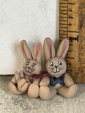 Miniatura de argila feita à mão Dianne Fox coelhos sentados 1 polegada de altura mini Páscoa comprar usado  Enviando para Brazil