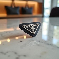 Patch prada cuir d'occasion  Thiant
