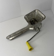 Ralador rotativo de queijo/especiarias de metal vintage Mouli comprar usado  Enviando para Brazil