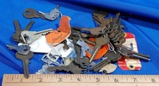 ENORME LOTE Antigo-VTG Car Keys Auto Body Shop Cadeado Chaveiro Publicidade comprar usado  Enviando para Brazil