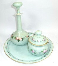 Bandeja Biedermeier com garrafa e tigela de açúcar vidro opalino aprox. 1850 comprar usado Bandeja Biedermeier com garrafa e tigela de açúcar vidro opalino aprox. 1850 comprar usado  Enviando para Brazil