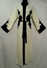 Femme ouvert abaya.japanese d'occasion Femme ouvert abaya.japanese d'occasion  Expédié en France