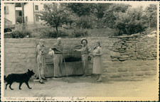 Visiteurs autour fontaine d'occasion  Pagny-sur-Moselle