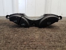 Usado, Interruptor de painel Ford Focus (Hatch) 2003 - A/C / descongelamento traseiro / circulação de ar  comprar usado Usado, Interruptor de painel Ford Focus (Hatch) 2003 - A/C / descongelamento traseiro / circulação de ar  comprar usado  Enviando para Brazil