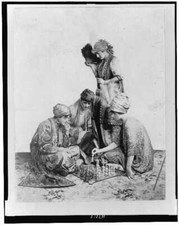 Um Jogo de Xadrez, c1914, Mulheres jogando xadrez no chão, Turbanos, Pérolas, Roupões comprar usado  Enviando para Brazil