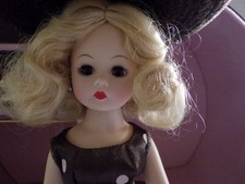 Madame Alexander 10" Cissette's 1950's Trunk Set 2004 Edição Limitada 696/750 comprar usado  Enviando para Brazil