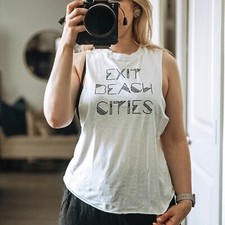 Usado, Camiseta Regata Muscular Surfista Gráfica "Exit Beach Cities" Marca Perfeita Tamanho XS  comprar usado  Enviando para Brazil
