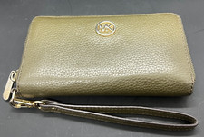 Usado, Carteira de viagem Michael Kors couro verde oliva com zíper pulseira RFID comprar usado  Enviando para Brazil