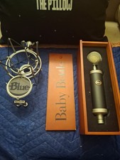 Microfone condensador mamadeira azul 22-51890 com caixa de madeira e suporte comprar usado Microfone condensador mamadeira azul 22-51890 com caixa de madeira e suporte comprar usado  Enviando para Brazil
