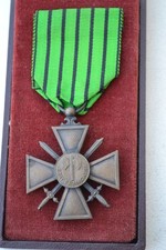 Croix guerre 1944 d'occasion Croix guerre 1944 d'occasion  Rabastens