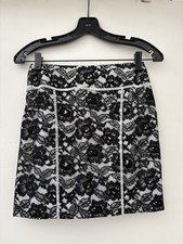 Autêntica mini-saia Chanel de renda preta e branca 34 comprar usado Autêntica mini-saia Chanel de renda preta e branca 34 comprar usado  Enviando para Brazil