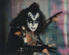 KISS Gene Simmons Vintage 8x10 Foto Colorida em Correntes 1977 Sessão Mylar Rara comprar usado KISS Gene Simmons Vintage 8x10 Foto Colorida em Correntes 1977 Sessão Mylar Rara comprar usado  Enviando para Brazil