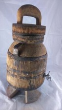 Garrafa de madeira com torneira para cerveja, vinho ouro leite .objet arte África comum africana comprar usado Garrafa de madeira com torneira para cerveja, vinho ouro leite .objet arte África comum africana comprar usado  Enviando para Brazil
