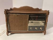 Rádio de mesa antigo RCA Victor estado sólido AM/FM modelo RHC37L. Bordo. Funciona, usado comprar usado Rádio de mesa antigo RCA Victor estado sólido AM/FM modelo RHC37L. Bordo. Funciona, usado comprar usado  Enviando para Brazil