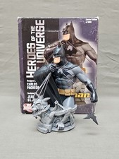 Usado, Heróis do Universo DC - Batman - Estátua de busto pintada à mão #0253 de 5000 comprar usado Usado, Heróis do Universo DC - Batman - Estátua de busto pintada à mão #0253 de 5000 comprar usado  Enviando para Brazil