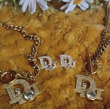 Pretty necklace set for sale  GREENHITHE