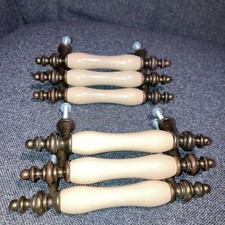 Gaveta de cerâmica vintage amêndoa e latão puxa alças de armário seis comprar usado  Enviando para Brazil