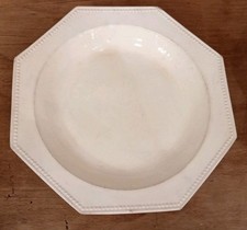 Assiette octogonale perlée d'occasion Assiette octogonale perlée d'occasion  Saint-Jean-de-Liversay