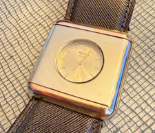 Usado, Deslumbrante relógio PRADA quadrado prata fabricado na Suíça com pulseira de couro original comprar usado  Enviando para Brazil