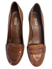 Mocassim feminino Arezzo de couro marrom com salto médio design clássico e artesanato durável comprar usado  Enviando para Brazil