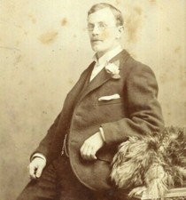 Foto de cartão de armário óculos homem bonito Thomas Studio Aberdare & Merthyr Wales  comprar usado  Enviando para Brazil
