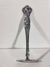 Usado, 1847 ROGERS BROS VINTAGE UVA (1904) PLACA DE PRATA EMPURRADOR DE COMIDA PARA BEBÊ 4 1/4"  comprar usado  Enviando para Brazil