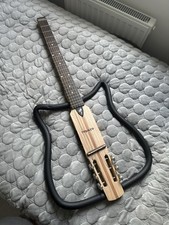 Chitarra viaggio pieghevole usato  Spedire a Italy