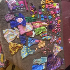 Artículos de muñeca de moda. Algunos accesorios y zapatos Mattel algunos no ropa  segunda mano  Embacar hacia Mexico