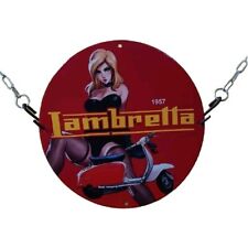 RARO LAMBRETTA SCOOTERS MOTOCICLETAS CARROS PINUP GIRL PLACA DE ESMALTE DE PORCELANA! comprar usado  Enviando para Brazil