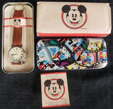 478716 - Disney Time Works Mickey Mouse segurando relógio de segunda mão com estojo comprar usado  Enviando para Brazil