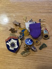 Lot pins lions d'occasion  Paris VIII