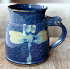 Caneca de cerâmica Richard Fisher libélula donzela peça assinatura berinjela azul comprar usado  Enviando para Brazil