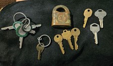 Pequeno lote de chaves e uma fechadura vintage Yale comprar usado  Enviando para Brazil