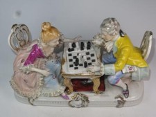Decoração de renda detalhada estatueta de porcelana homem e senhora jogando xadrez vestido rococó comprar usado  Enviando para Brazil