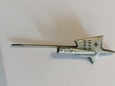 Epinglette hallebarde 1444 d'occasion  Erstein