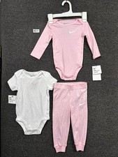 Conjunto de 3 peças Nike bebê meninas 12M rosa branco bodysuits calças roupa logotipo Swoosh, usado comprar usado  Enviando para Brazil