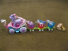 My Little Pony G3 Carriage + 3 Breezies Petal Parade Cars 2005 ULTRA RARO comprar usado My Little Pony G3 Carriage + 3 Breezies Petal Parade Cars 2005 ULTRA RARO comprar usado  Enviando para Brazil