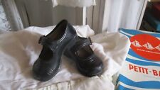 Petites chaussures anciennes d'occasion  Bréhan