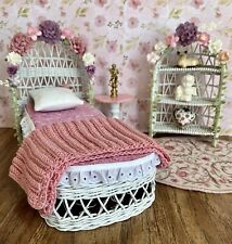 Juego de dormitorio de mimbre para muñecas 1:6 pintadas y decoradas a mano, nueva remodelación, muñecas de moda segunda mano  Embacar hacia Mexico