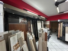 Espositore piastrelle usato  Nusco