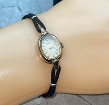 Relógio feminino vintage Omega folheado a ouro feito na Suíça corda manual pulseira preta com cordão comprar usado  Enviando para Brazil