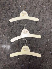 Lote Vintage (3) Cabides Infantis de Madeira Adoráveis Anos 90’s Cow Jumping Over Moon comprar usado  Enviando para Brazil
